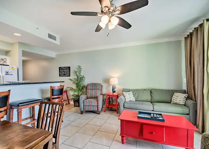 With Pool View Walk To Beach! Apartment
