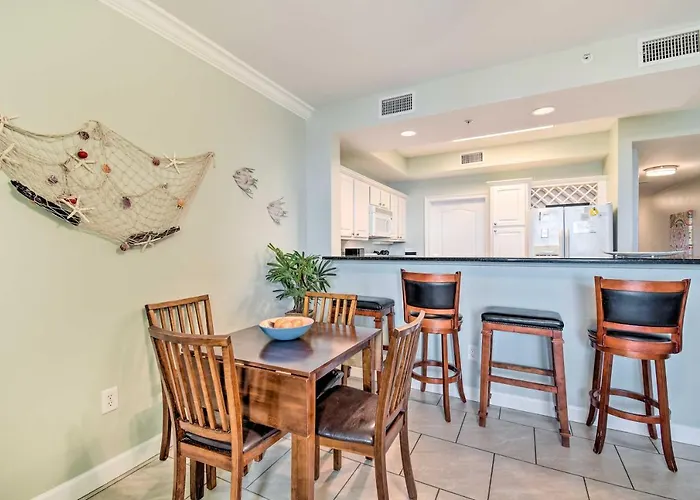 Apartment With Pool View Walk To Beach! Gulf Shores