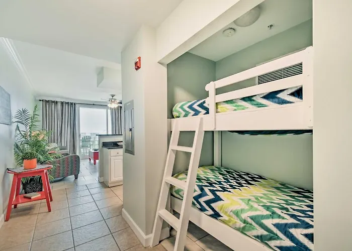 Apartment With Pool View Walk To Beach!