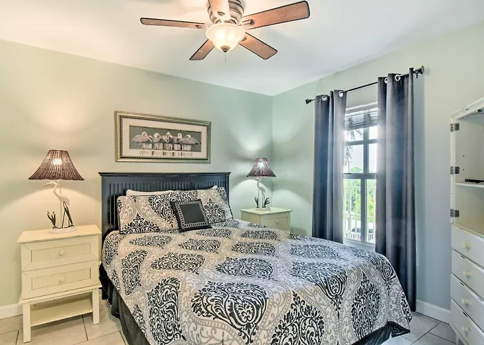 With Pool View Walk To Beach! Gulf Shores