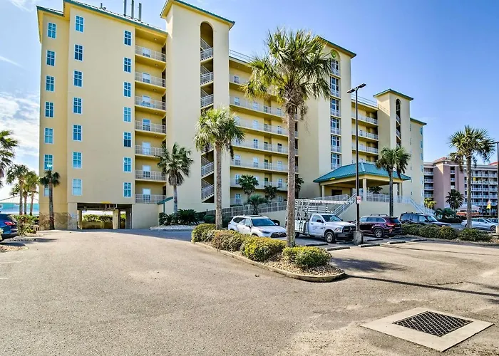 With Pool View Walk To Beach! Apartment *