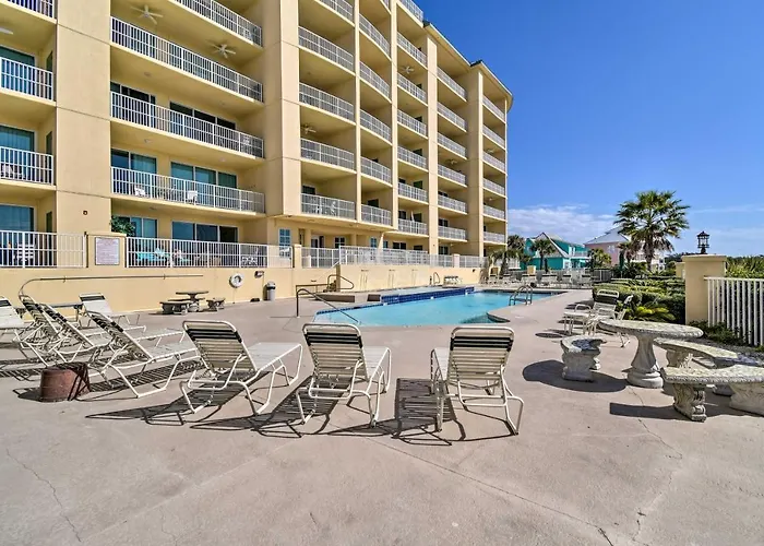With Pool View Walk To Beach! * Gulf Shores