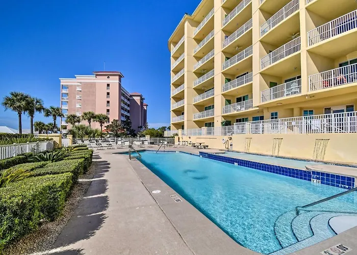 Apartment With Pool View Walk To Beach!
