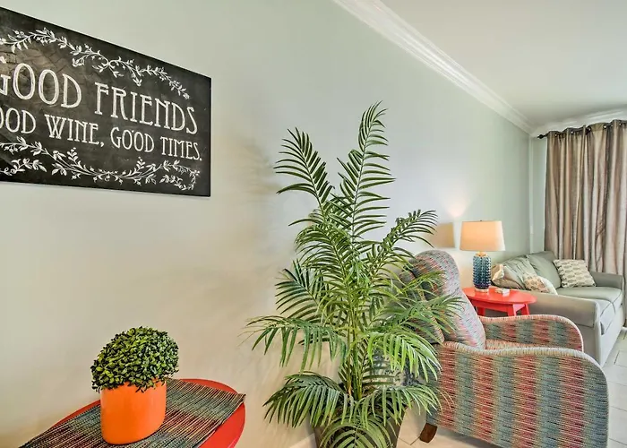 With Pool View Walk To Beach! Apartment Gulf Shores