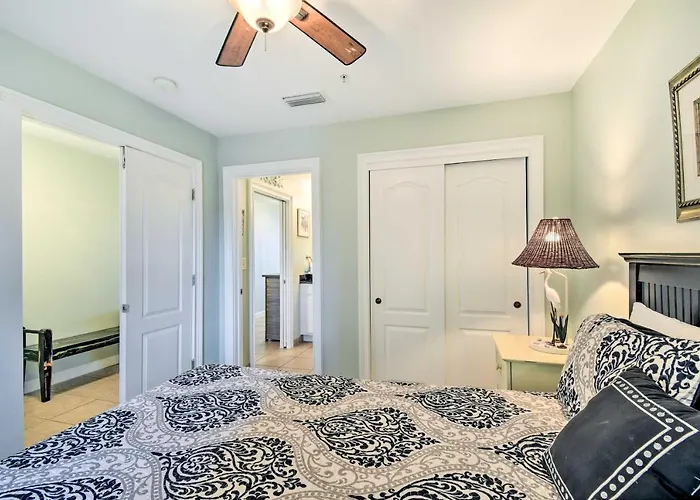 With Pool View Walk To Beach! * Gulf Shores