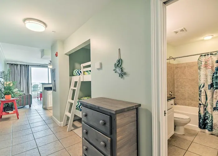 Apartment With Pool View Walk To Beach! Gulf Shores